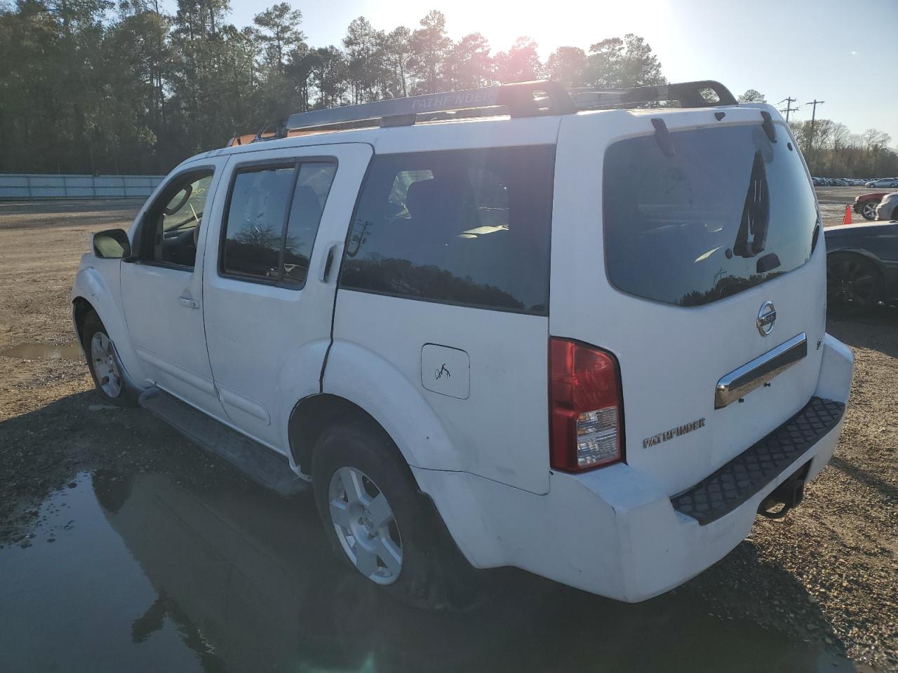 Image 2 of 2005 NISSAN PATHFINDER LE 2005 with VIN 5N1AR18U75C764646