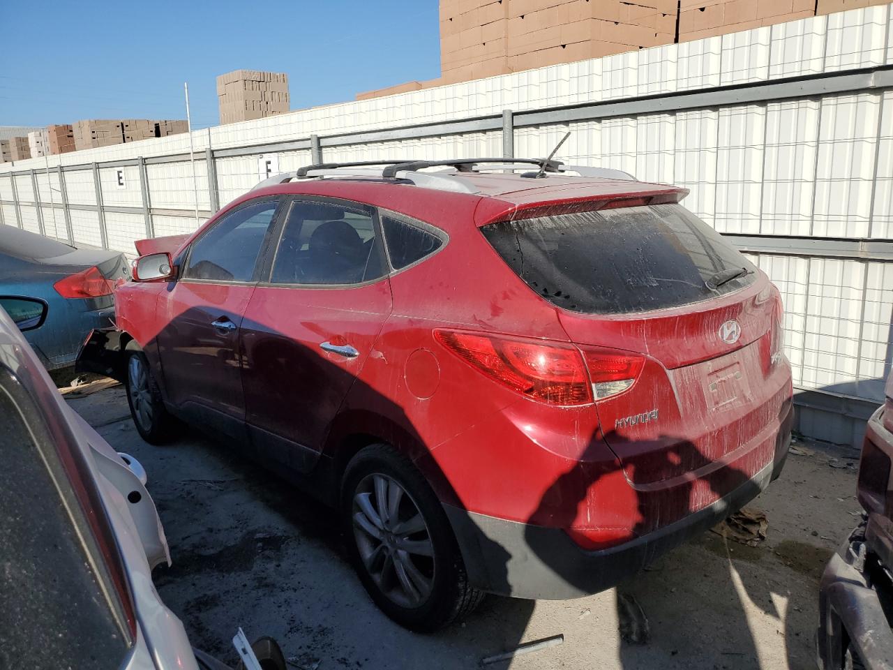 Image 2 of 2011 HYUNDAI TUCSON GLS 2011 with VIN KM8JU3AC1BU240085