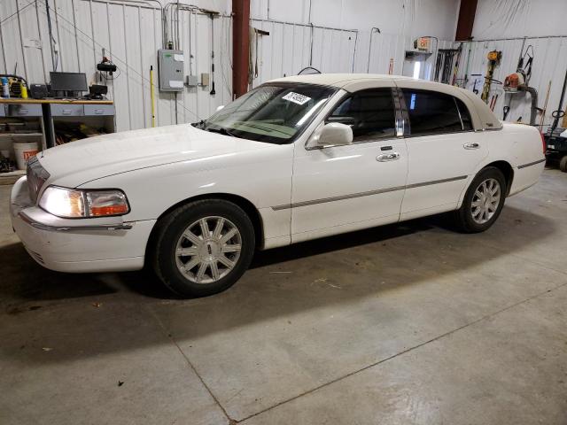 Obraz 1 z 2007 LINCOLN TOWN CAR SIGNATURE LIMITED 2007 z VIN 1LNHM82VX7Y617444