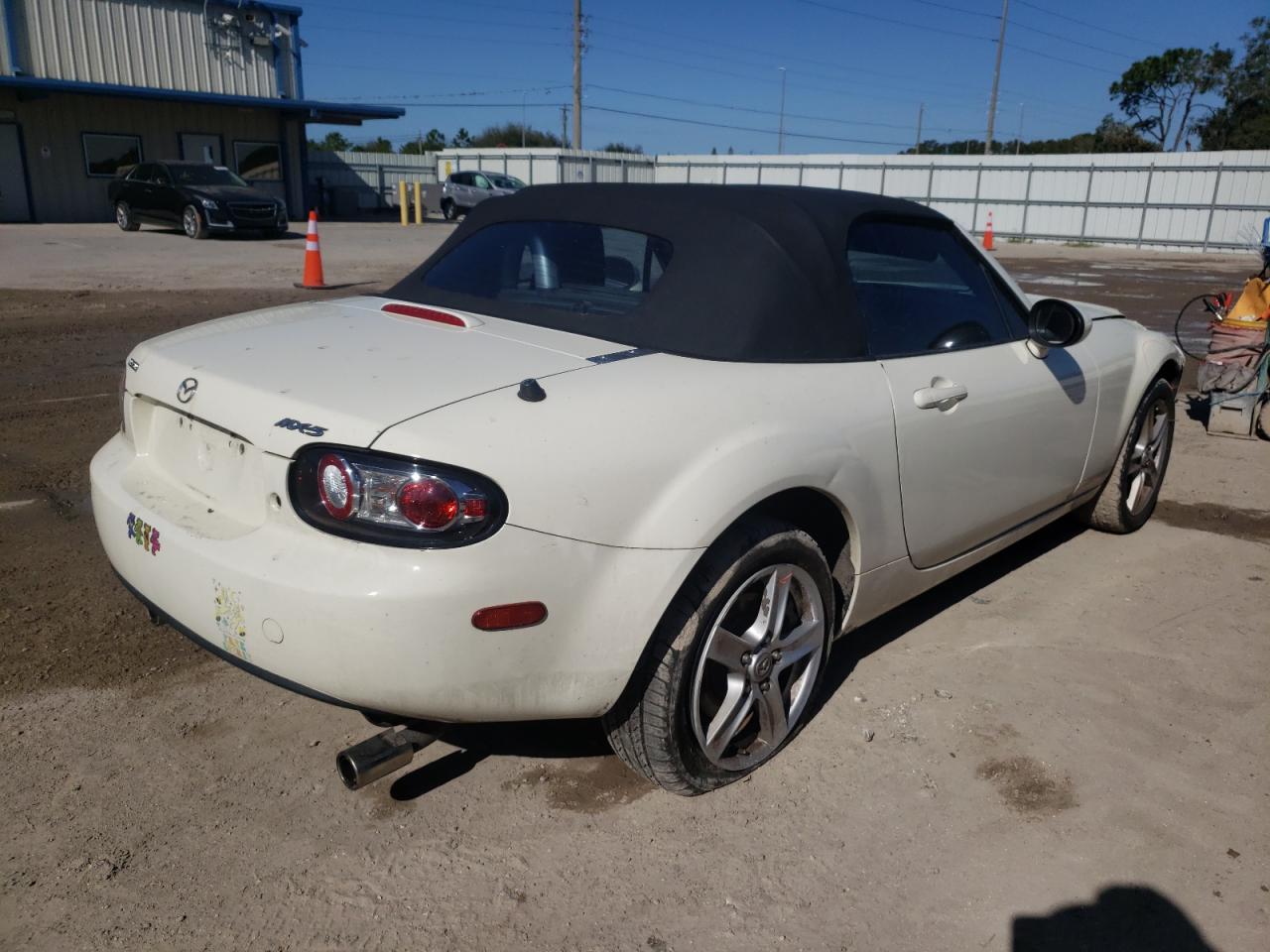Image 3 of 2006 MAZDA MX-5 MIATA  2006 with VIN JM1NC25F860121504
