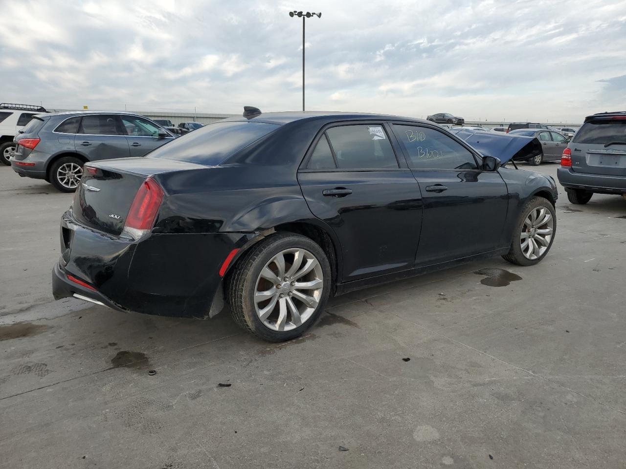 Изображение 3 2019 CHRYSLER 300 S 2019 с VIN 2C3CCABG2KH601109