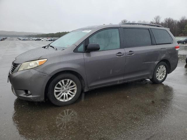 Image 1 of 2013 TOYOTA SIENNA XLE 2013 with VIN 5TDYK3DC9DS391543