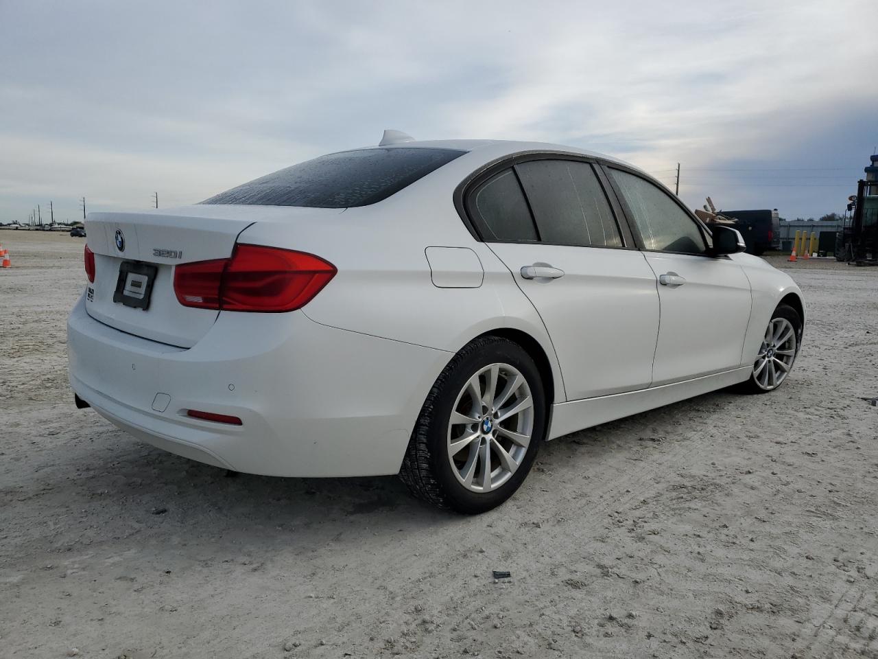 Obraz 3 z 2016 BMW 320 I 2016 z VIN WBA8E1G56GNT35933