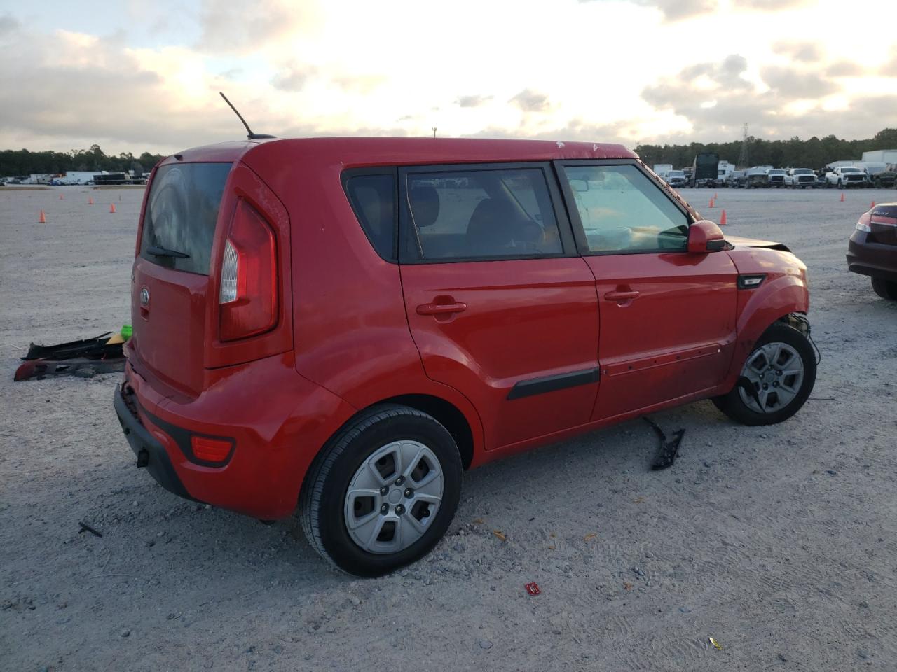 Image 3 of 2013 KIA SOUL  2013 with VIN KNDJT2A56D7633990