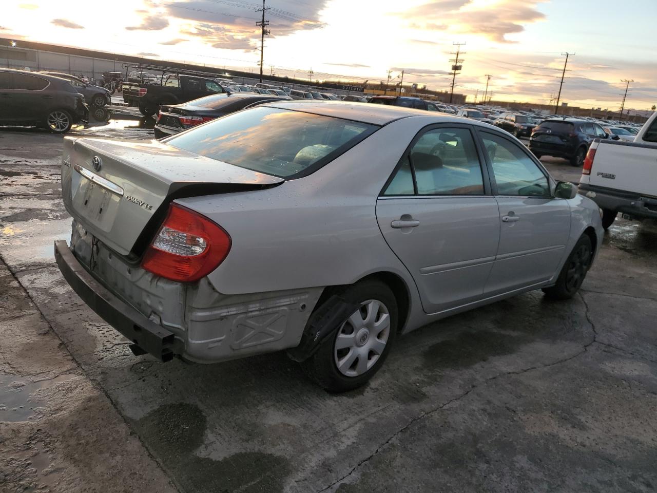 Obraz 3 z 2002 TOYOTA CAMRY LE 2002 z VIN 4T1BE32K32U624781