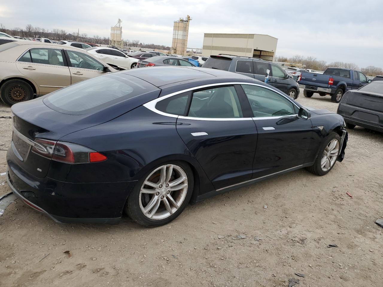 Изображение 3 Tesla Model S 2013 с VIN 5YJSA1DN6DFP04194