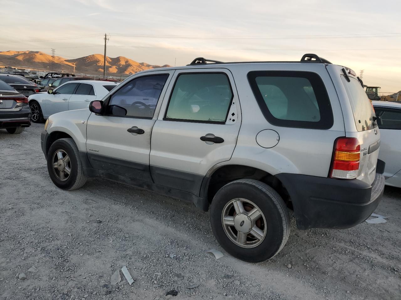Image 2 of 2002 FORD ESCAPE XLS 2002 with VIN 1FMYU02162KB03777