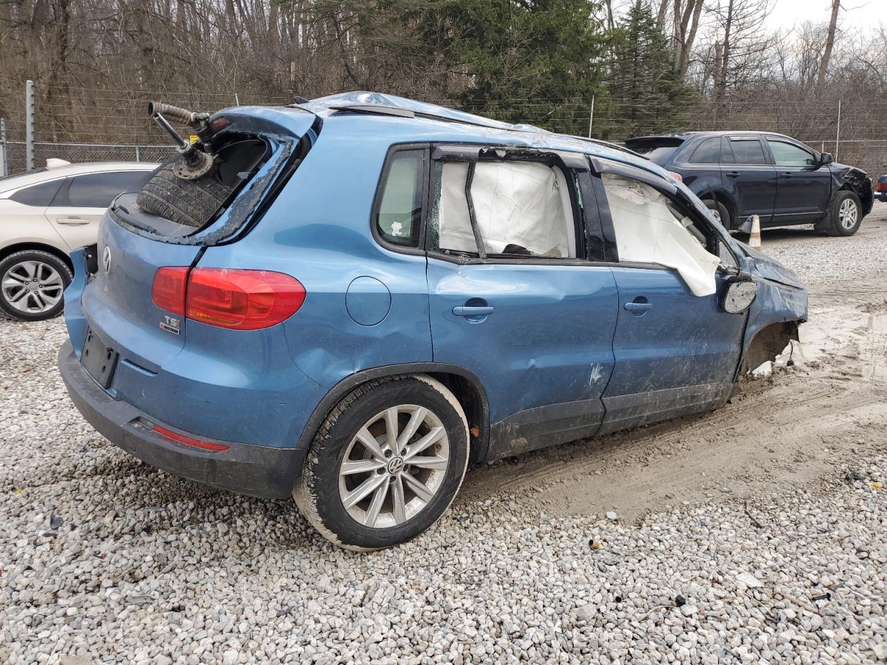 Image 3 of 2018 VOLKSWAGEN TIGUAN LIMITED  2018 with VIN WVGBV7AX9JK002216