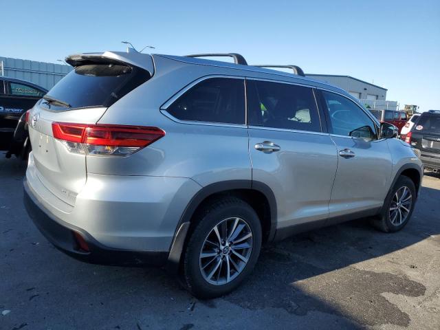 Image 3 of 2019 TOYOTA HIGHLANDER SE 2019 with VIN 5TDJZRFH9KS962003