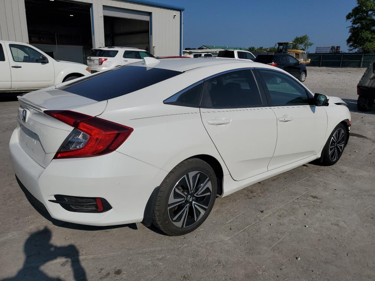 Изображение 3 2017 HONDA CIVIC EXL 2017 с VIN 19XFC1F71HE029179