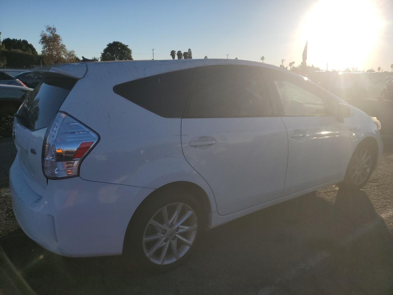 Obraz 3 z 2013 TOYOTA PRIUS V  2013 z VIN JTDZN3EU5D3250540