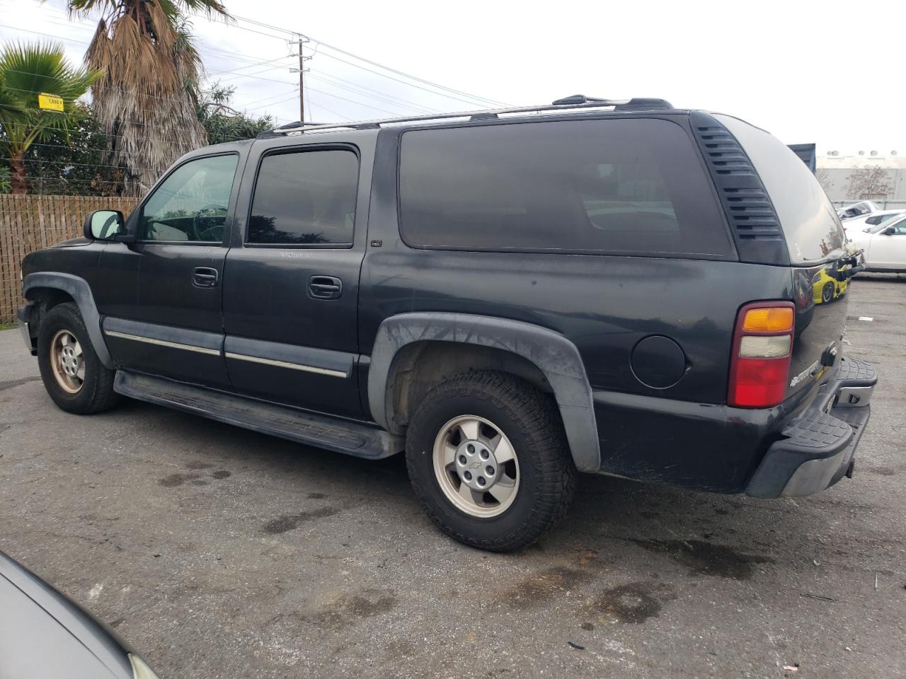 Image 2 of 2003 CHEVROLET SUBURBAN K1500 2003 with VIN 3GNFK16T83G134323