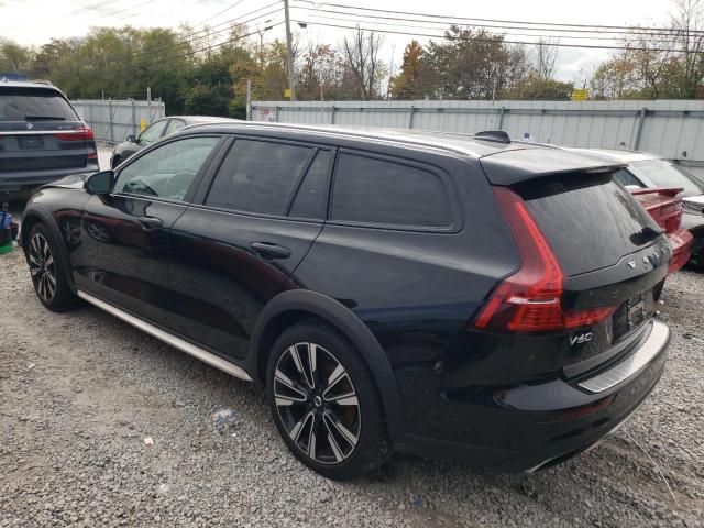 Obraz 2 z 2020 VOLVO V60 CROSS COUNTRY T5 MOMENTUM 2020 z VIN YV4102WKXL1031034