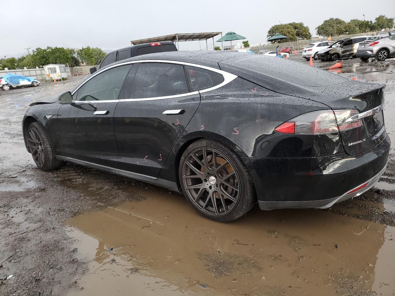 Obraz 2 z 2013 TESLA MODEL S  2013 z VIN 5YJSA1CG0DFP08678