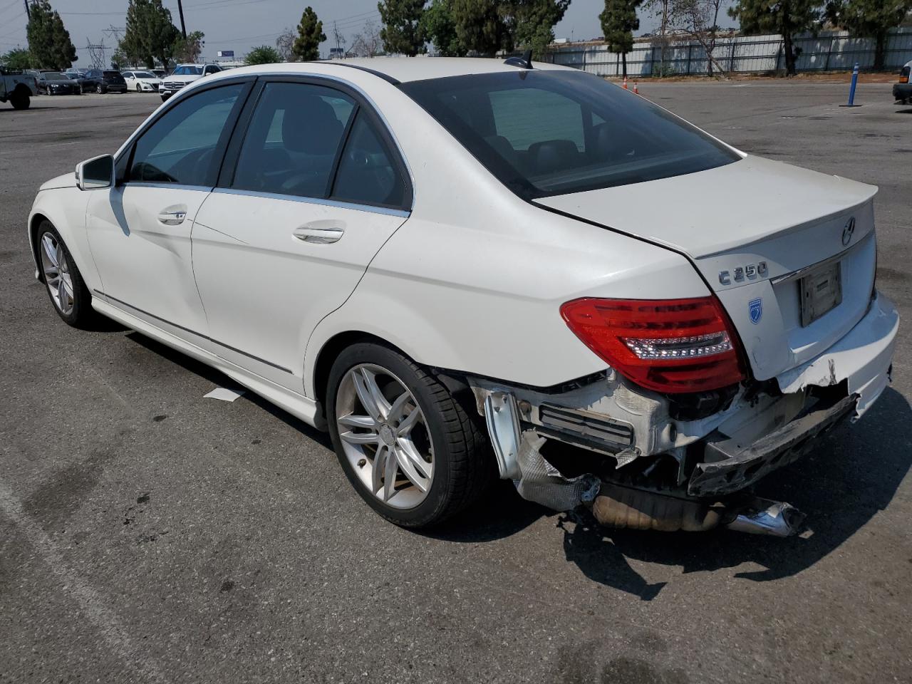 Obraz 2 z 2013 MERCEDES-BENZ C 250 2013 z VIN WDDGF4HB1DR270596