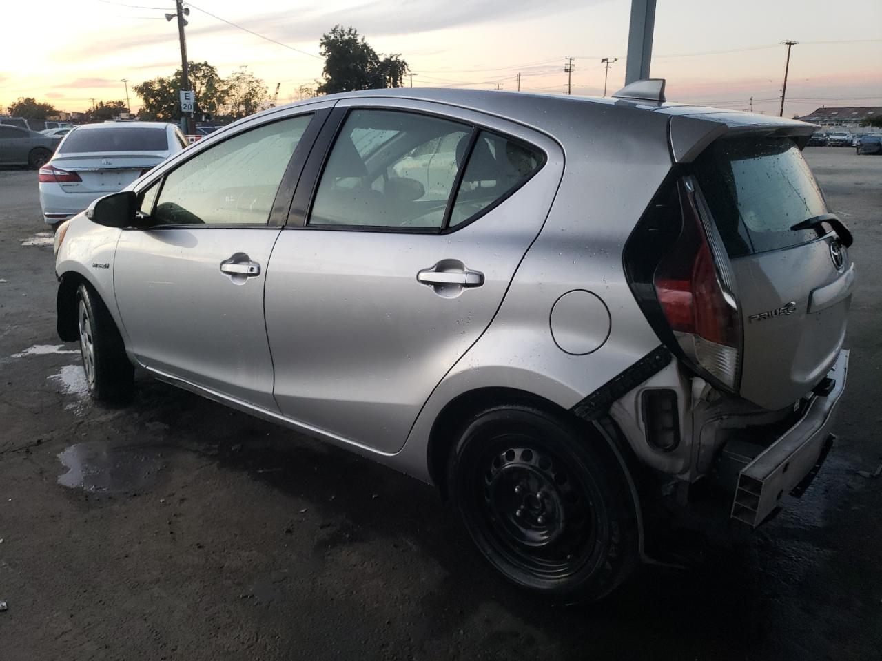 Obraz 2 z 2016 TOYOTA PRIUS C  2016 z VIN JTDKDTB3XG1128787