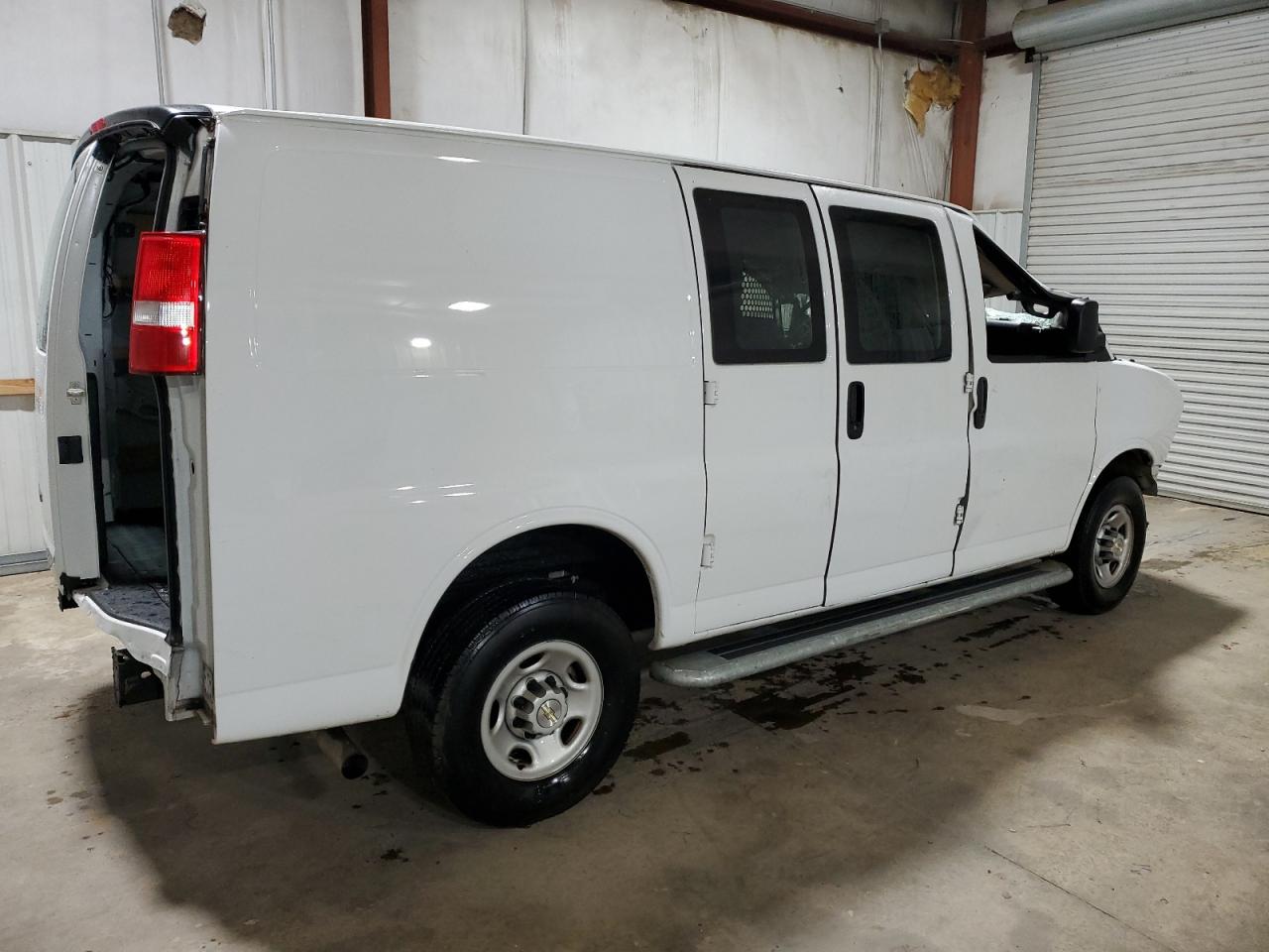 Image 3 of 2022 CHEVROLET EXPRESS G2500  2022 with VIN 1GCWGAFP7N1252118