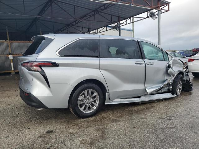 Image 3 of 2023 TOYOTA SIENNA LE 2023 with VIN 5TDKRKEC9PS173262