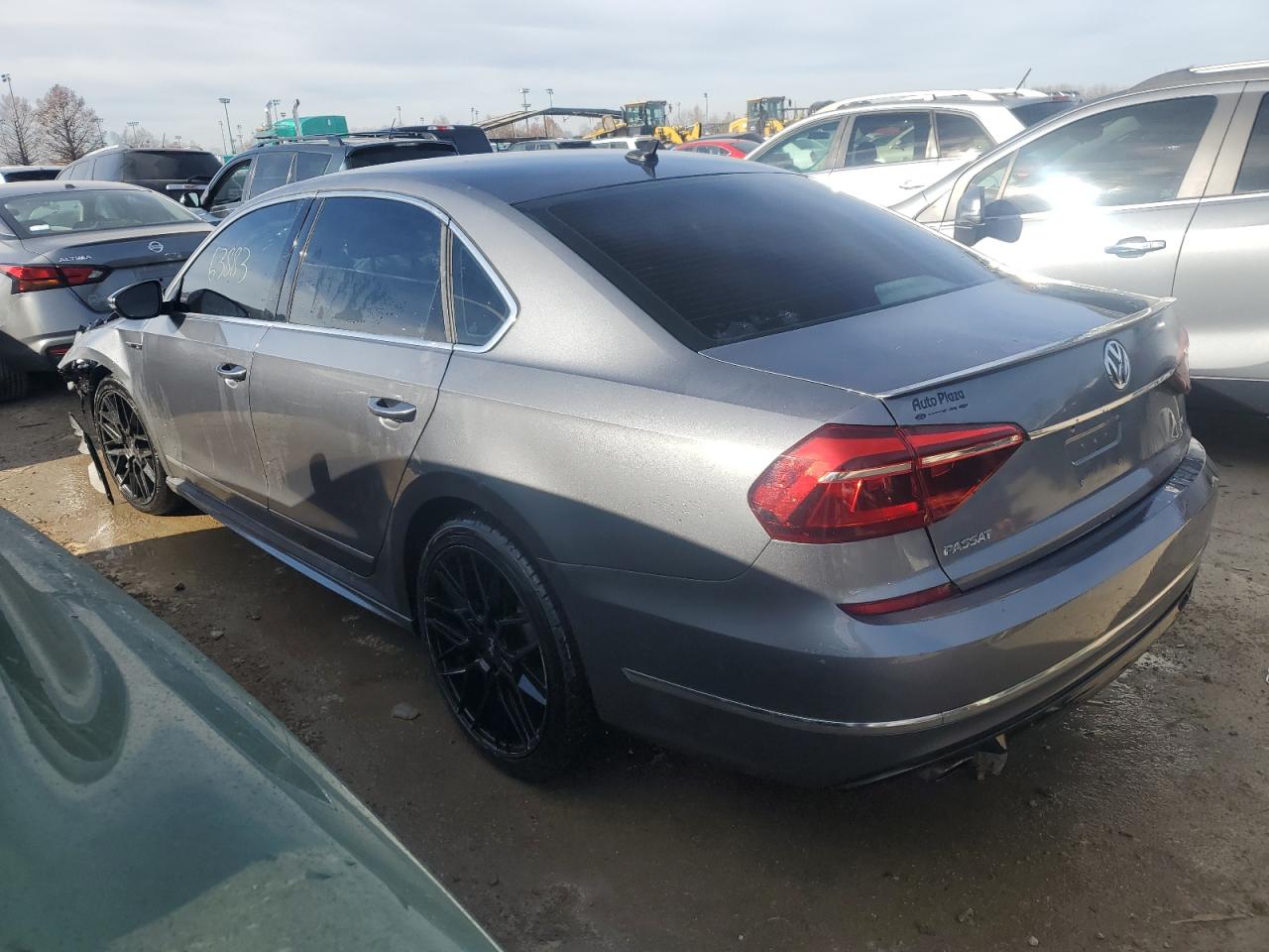 Изображение 2 2017 VOLKSWAGEN PASSAT R-LINE 2017 с VIN 1VWDT7A39HC077208