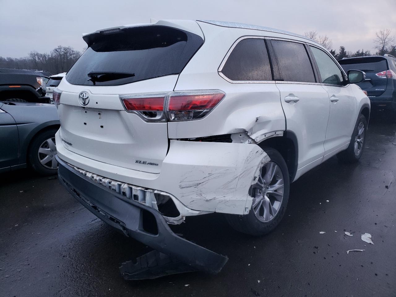 Image 3 of 2014 TOYOTA HIGHLANDER XLE 2014 with VIN 5TDJKRFHXES071467