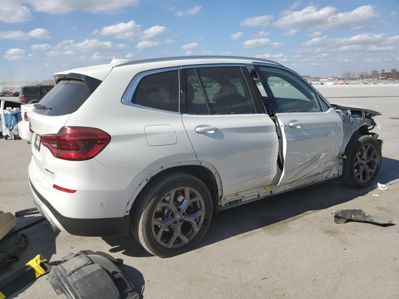 Obraz 3 z 2021 BMW X3 XDRIVE30I 2021 z VIN 5UXTY5C0XM9F13399