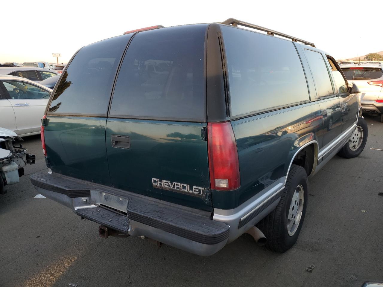 Image 3 of 1995 CHEVROLET SUBURBAN K1500 1995 with VIN 1GNFK16K3SJ386369