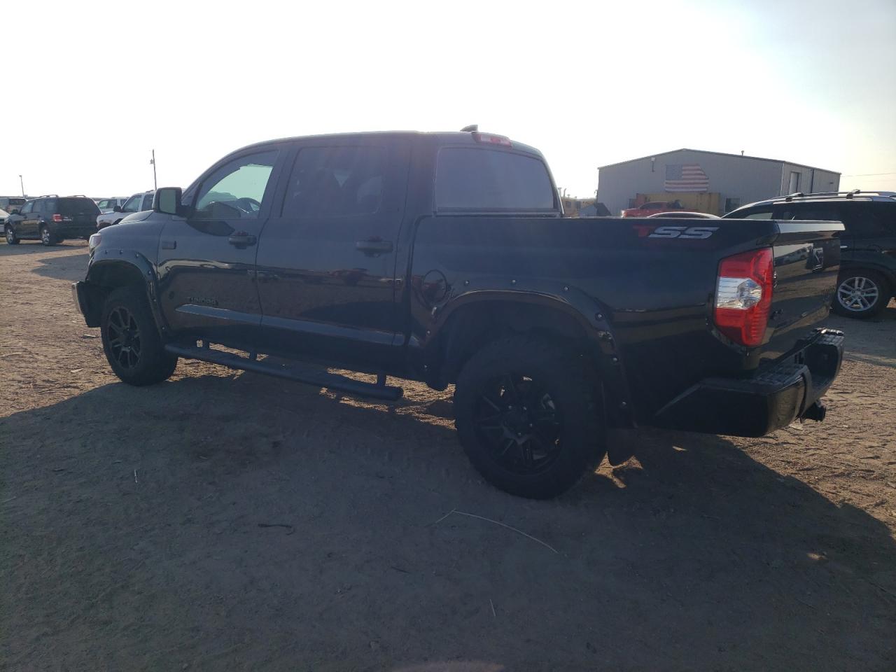 Obraz 2 z 2020 TOYOTA TUNDRA CREWMAX SR5 2020 z VIN 5TFDY5F16LX877322