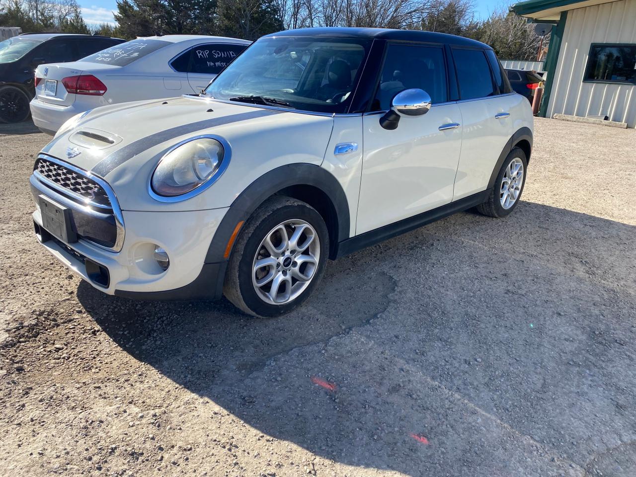 Obraz 2 z 2015 MINI COOPER S 2015 z VIN WMWXU3C53F2B66330