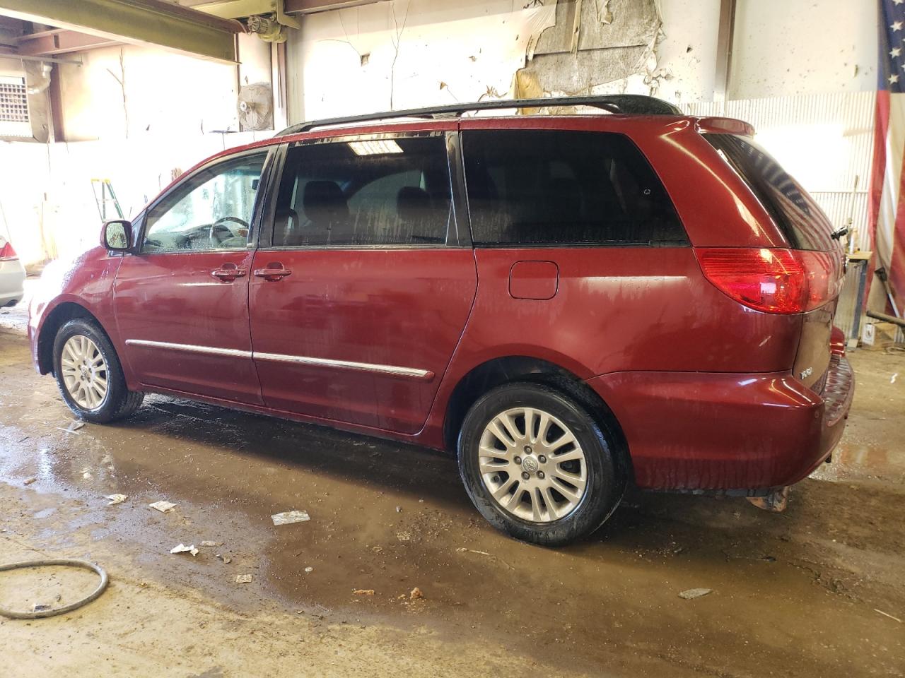 Изображение 2 2010 TOYOTA SIENNA XLE 2010 с VIN 5TDDK4CCXAS029240