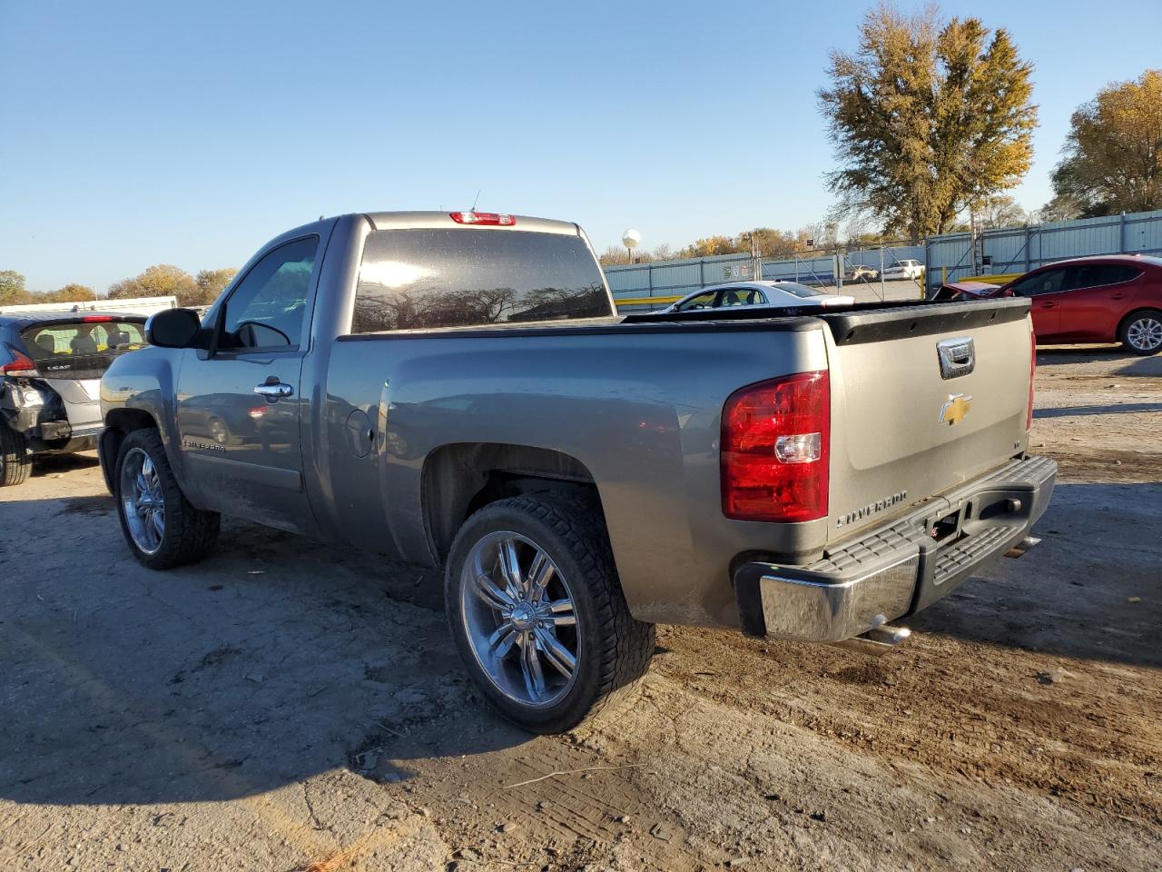 Image 2 of 2007 CHEVROLET SILVERADO C1500 2007 with VIN 1GCEC14CX7Z614857