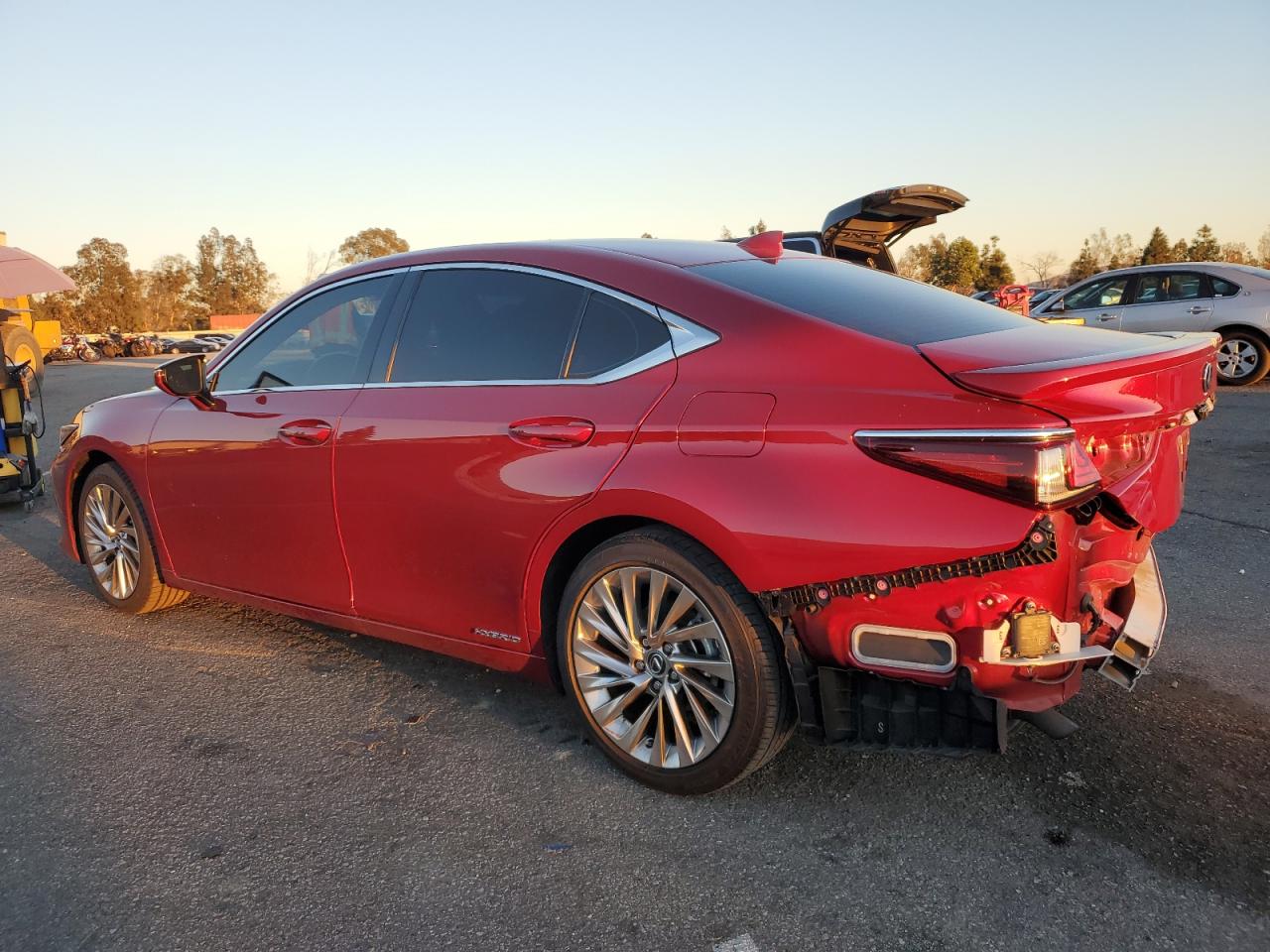 Изображение 2 2019 LEXUS ES 300H 2019 с VIN JTHB21B10K2042043