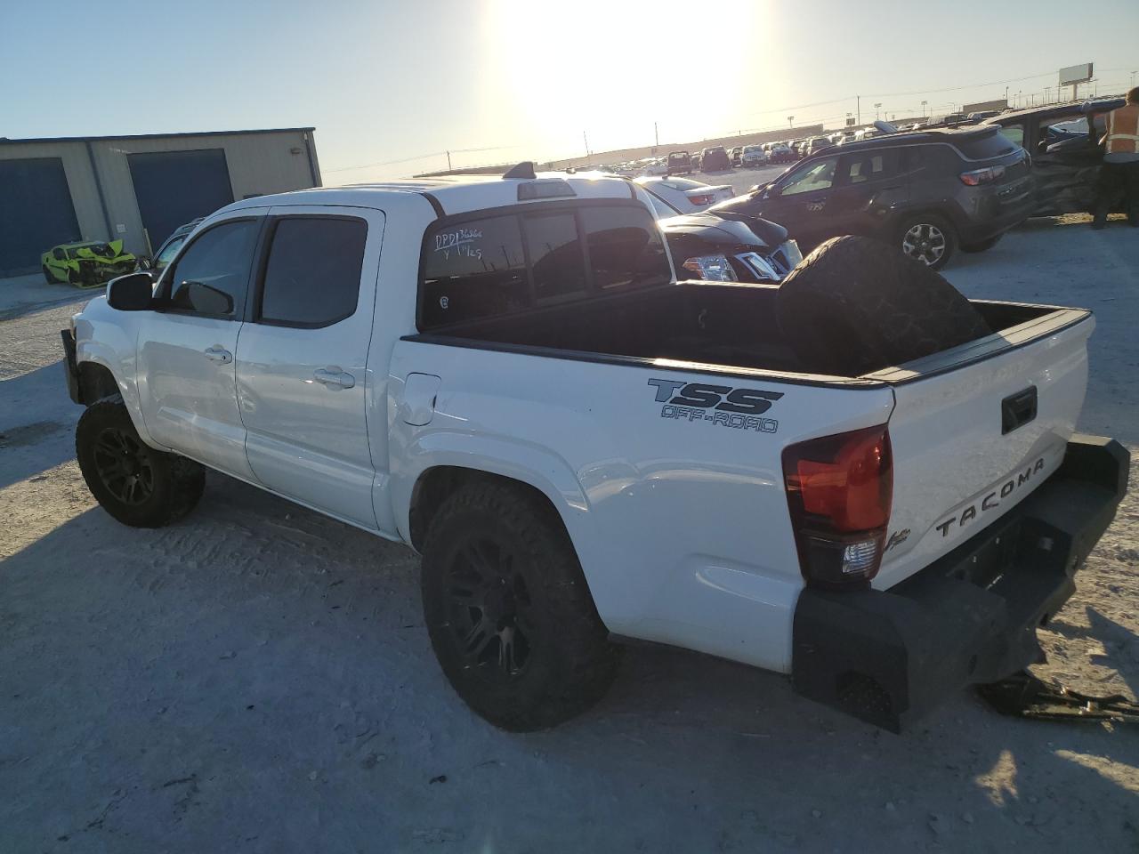Изображение 2 2018 TOYOTA TACOMA DOUBLE CAB 2018 с VIN 5TFAX5GNXJX130486