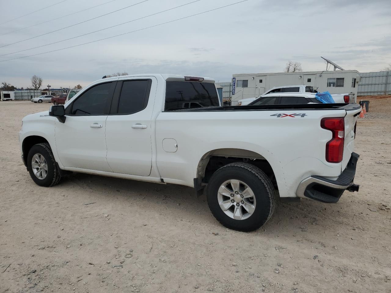 Image 2 of 2020 CHEVROLET SILVERADO K1500 LT 2020 with VIN 1GCRYDED3LZ253364