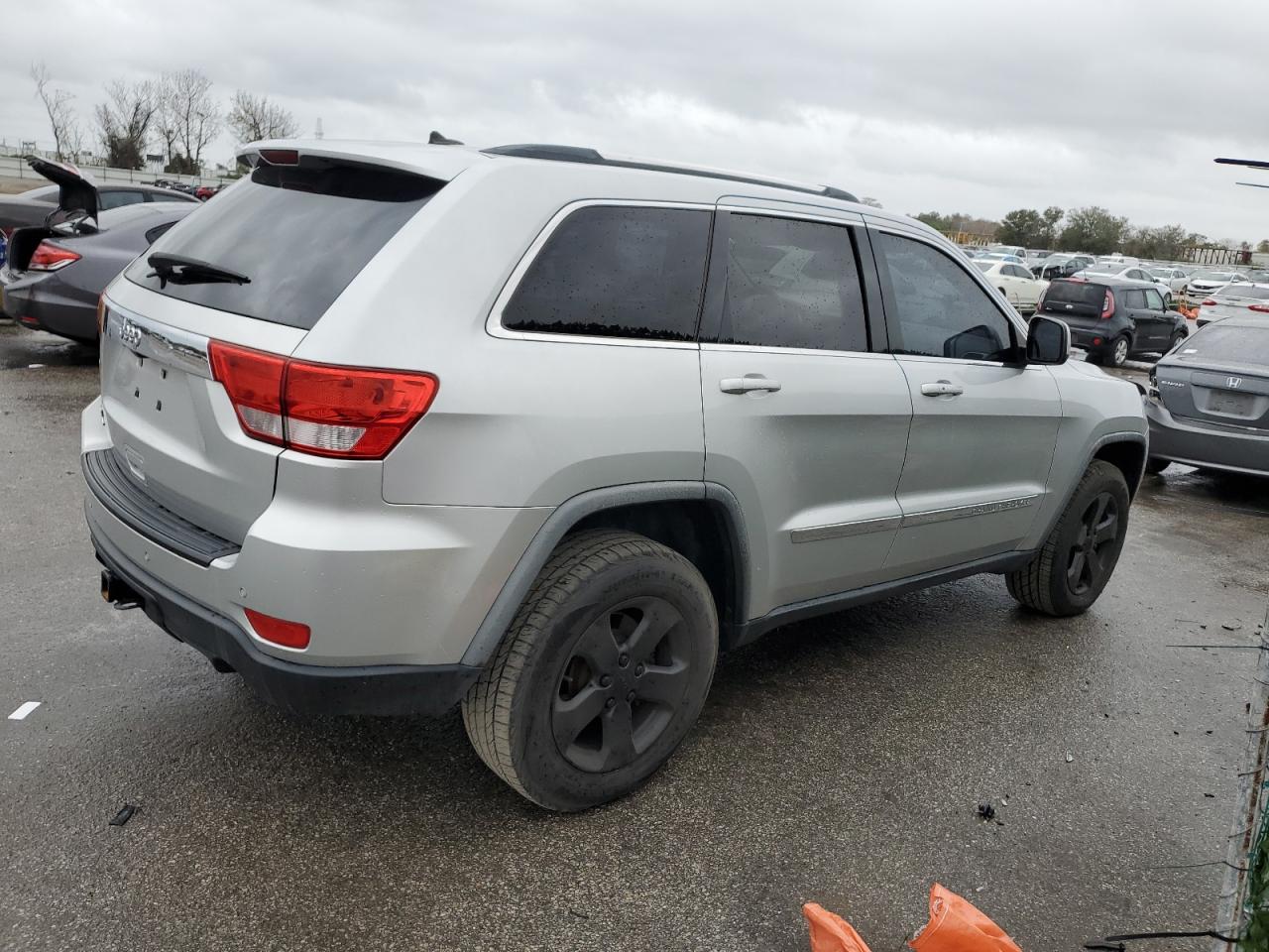 Image 3 of 2011 JEEP GRAND CHEROKEE LAREDO 2011 with VIN 1J4RR4GG6BC501834