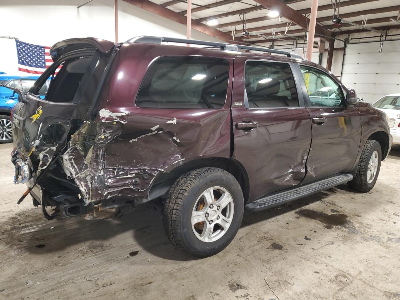 Image 3 of 2012 TOYOTA SEQUOIA SR5 2012 with VIN 5TDBM5G17CS001737