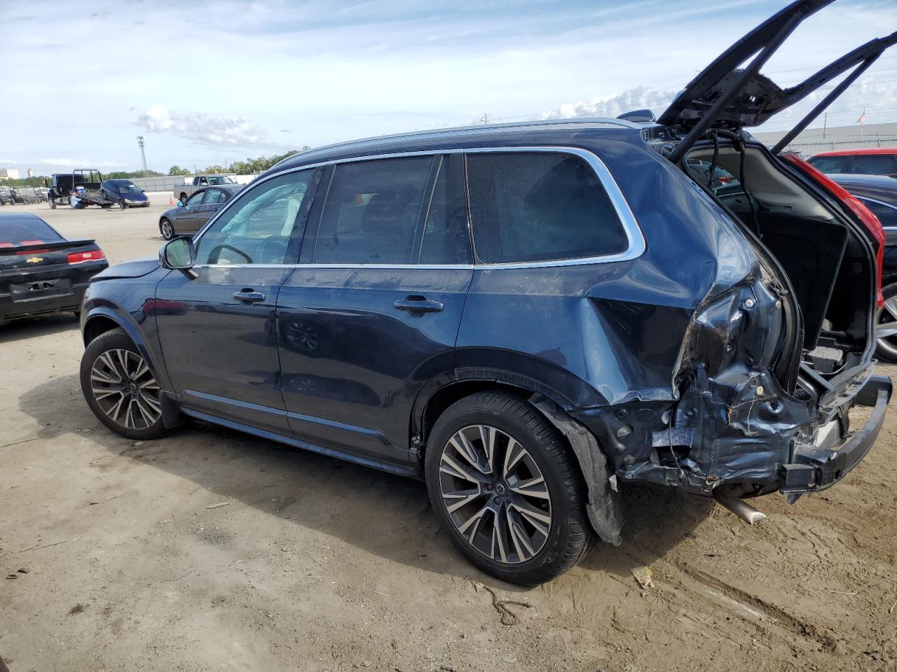 Image 2 of 2022 VOLVO XC90 T6 MOMENTUM 2022 with VIN YV4A22PK7N1817000
