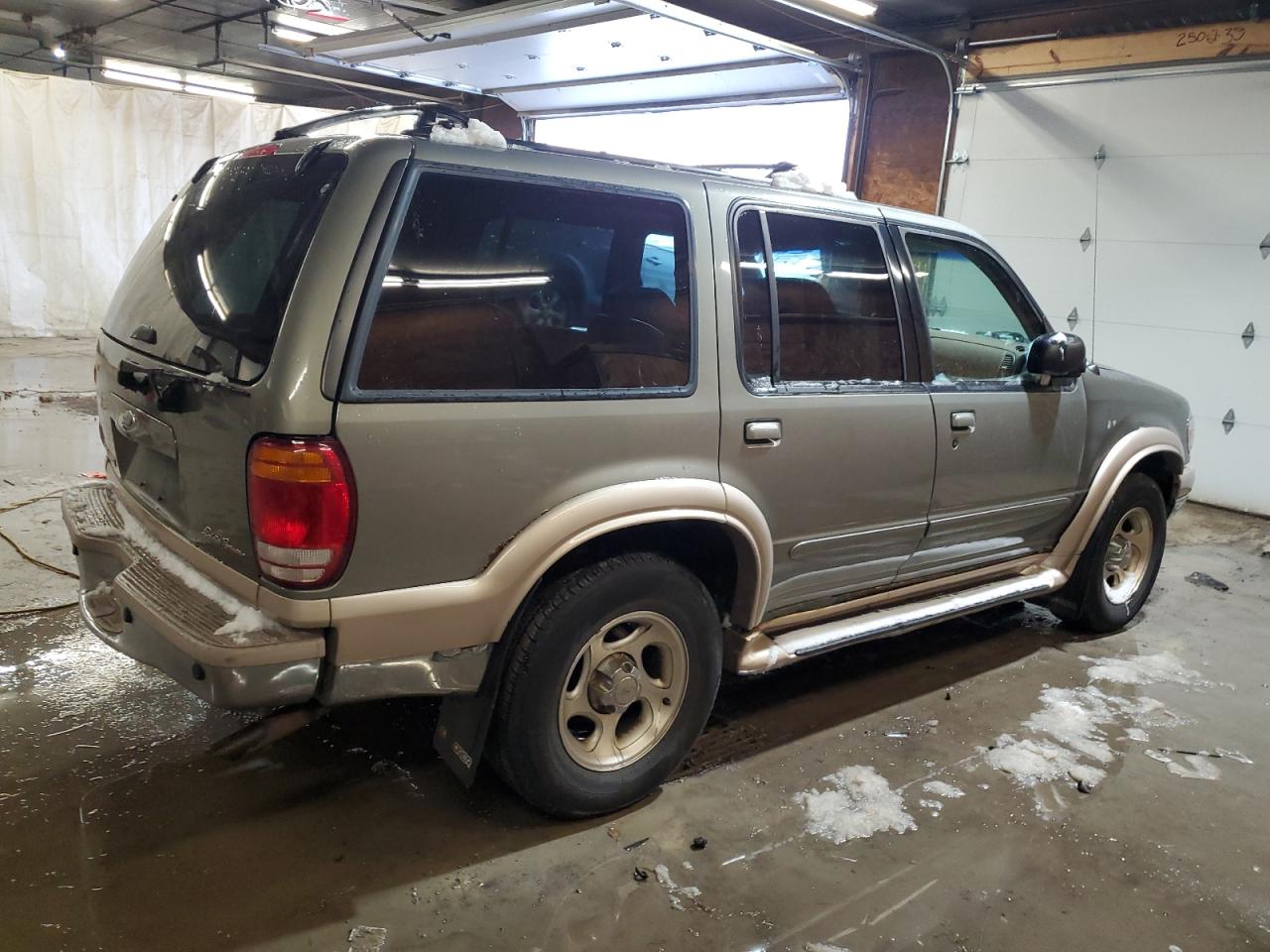 Изображение 3 2000 FORD EXPLORER EDDIE BAUER 2000 с VIN 1FMDU74E5YUA20765