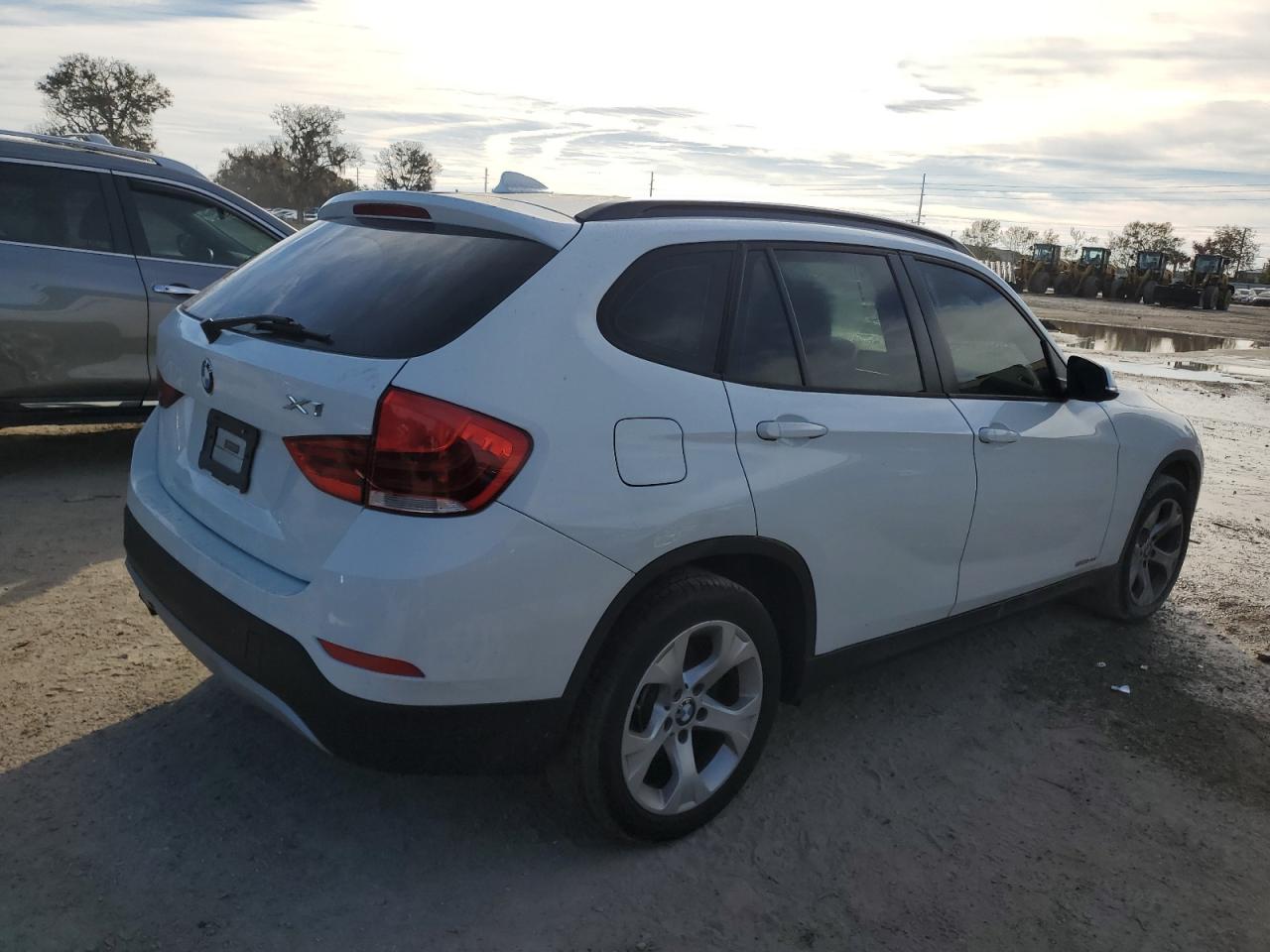 Image 3 of 2015 BMW X1 SDRIVE28I 2015 with VIN WBAVM1C56FVW58776