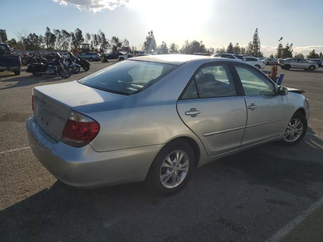 Obraz 3 z 2003 TOYOTA CAMRY LE 2003 z VIN JTDBE32K830196347