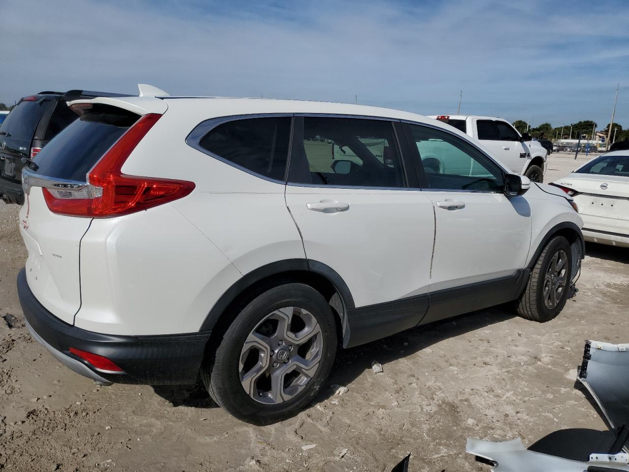 Image 3 of 2019 HONDA CR-V EXL 2019 with VIN 7FARW1H83KE019561