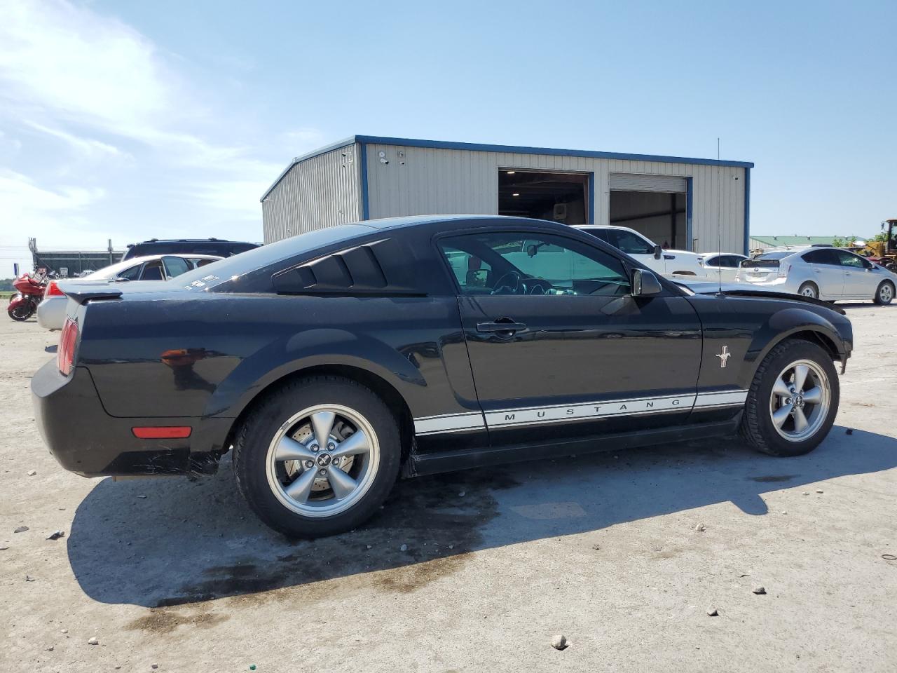 Изображение 3 Ford Mustang 2008 с VIN 1ZVHT80N885125697