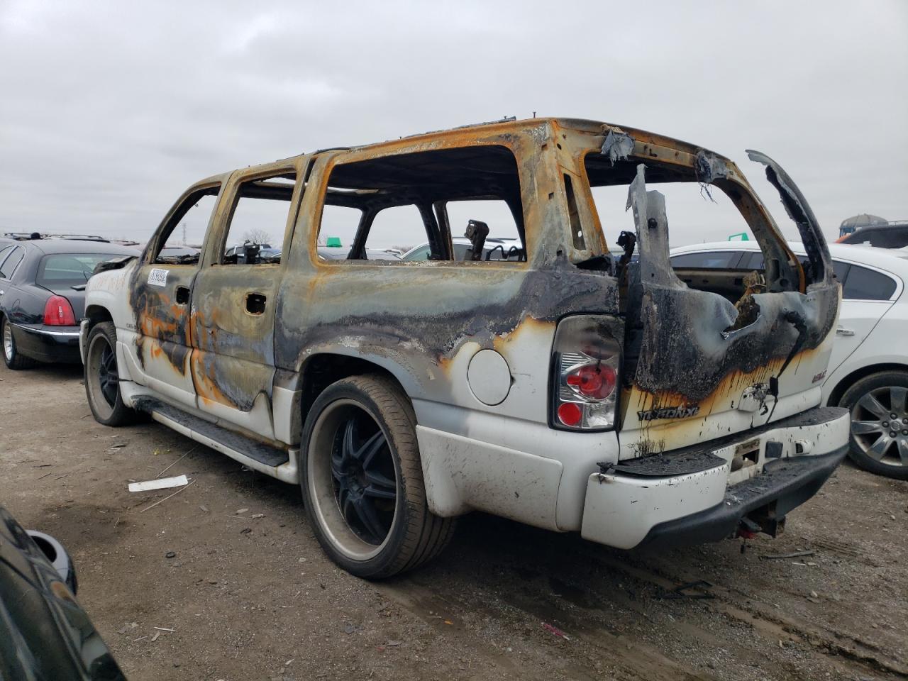 Image 2 of 2004 GMC YUKON XL DENALI 2004 with VIN 1GKFK66U14J127104