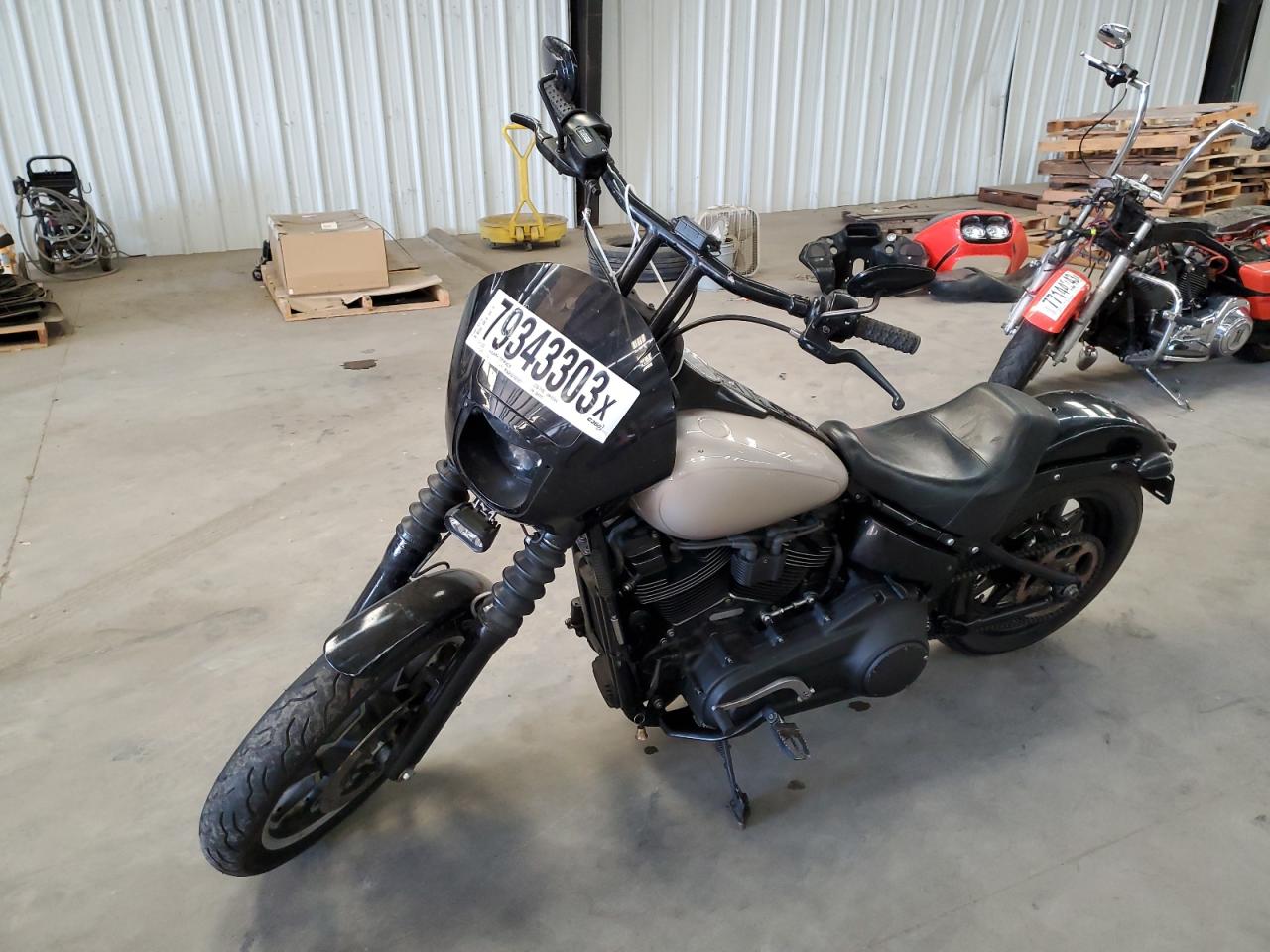 Image 2 of 2020 HARLEY-DAVIDSON FXST  2020 with VIN 1HD1BVJ22LB068111