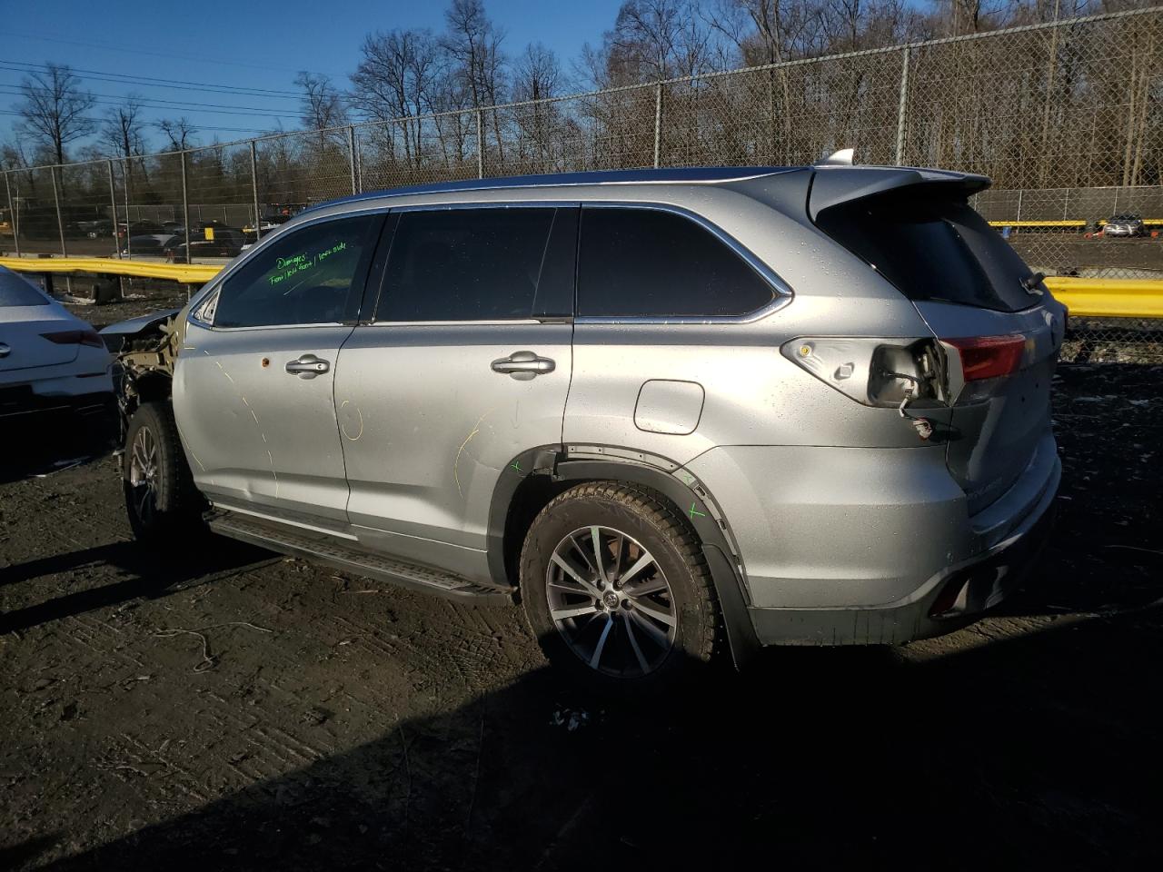 Obraz 2 z 2017 TOYOTA HIGHLANDER SE 2017 z VIN 5TDJZRFH0HS417087
