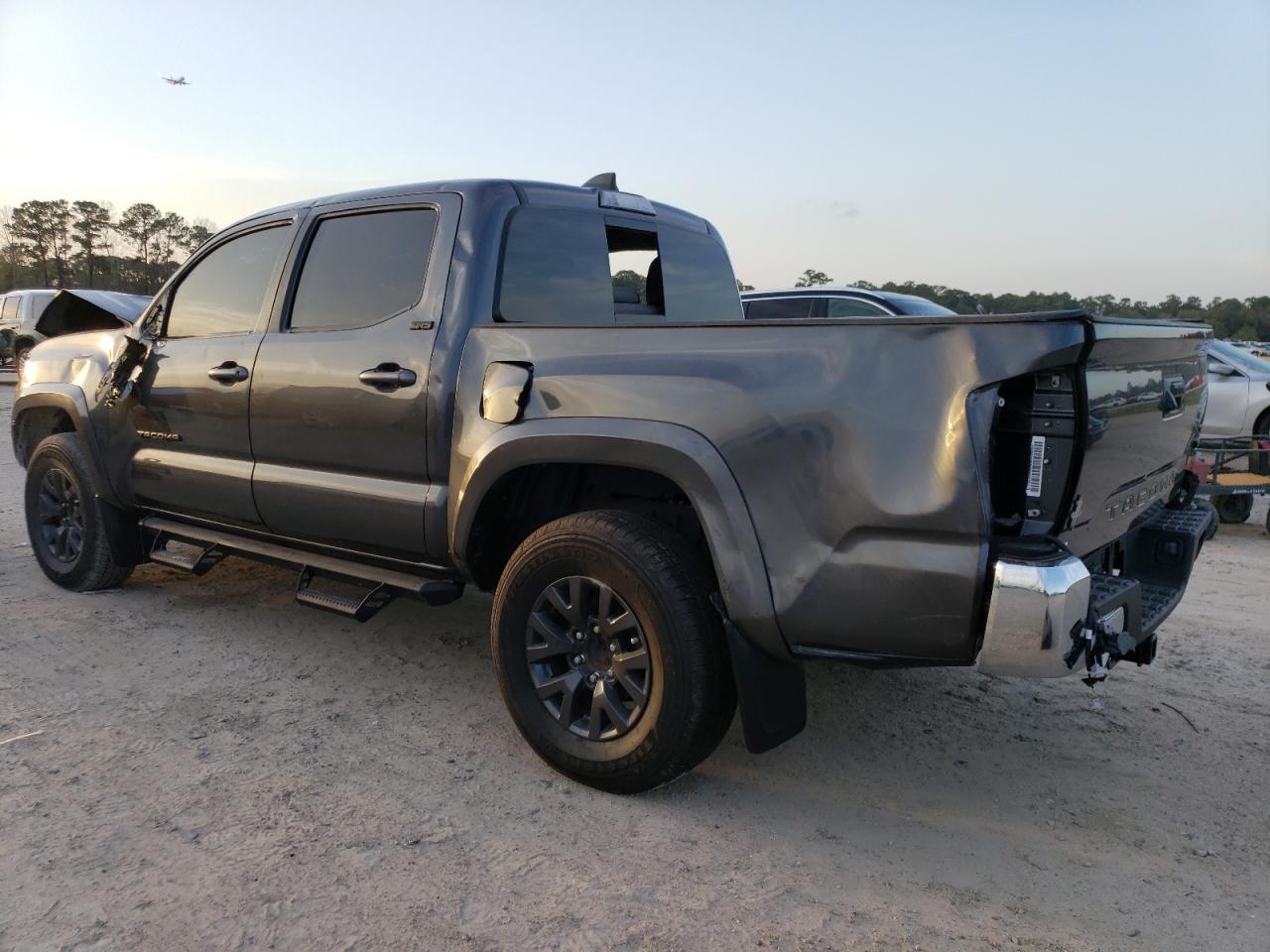 Obraz 2 z Toyota Tacoma Double Cab 2022 z VIN 3TMAZ5CN6NM179065