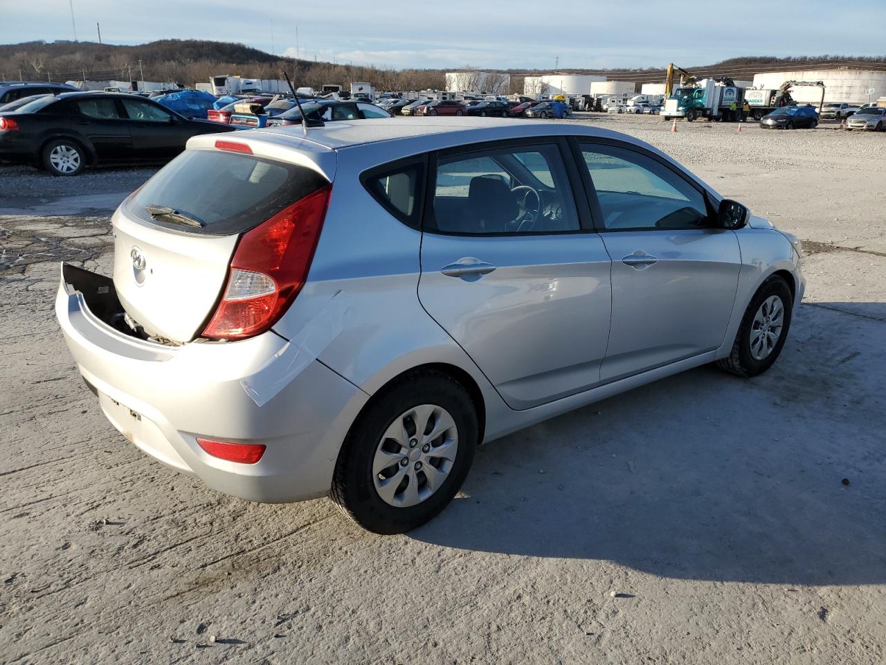 Obraz 3 z 2017 HYUNDAI ACCENT SE 2017 z VIN KMHCT5AE7HU301375