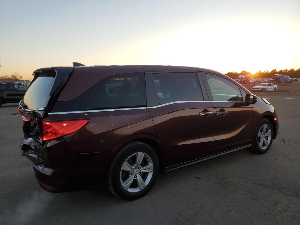 Image 3 of 2018 HONDA ODYSSEY EXL 2018 with VIN 5FNRL6H77JB068771