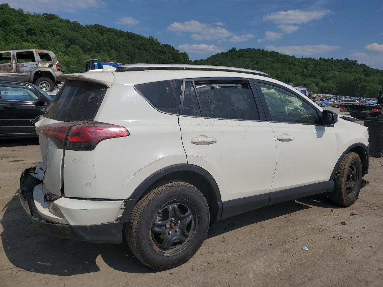 Image 3 of 2016 TOYOTA RAV4 LE 2016 with VIN JTMBFREV9GJ087210