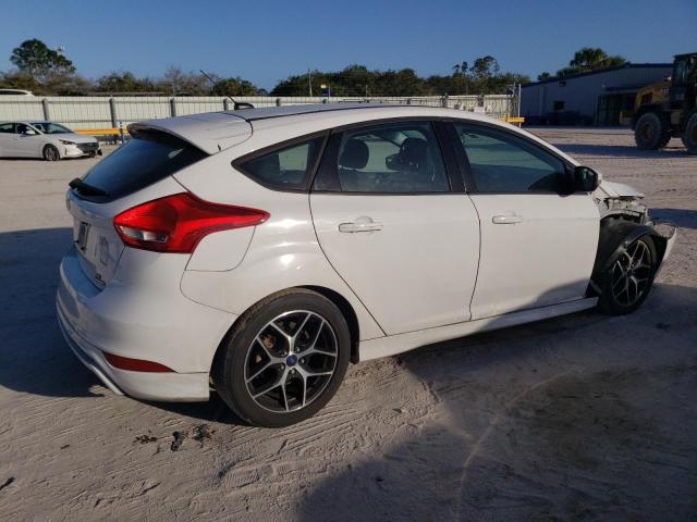 Image 3 of 2015 FORD FOCUS SE 2015 with VIN 1FADP3K21FL215624