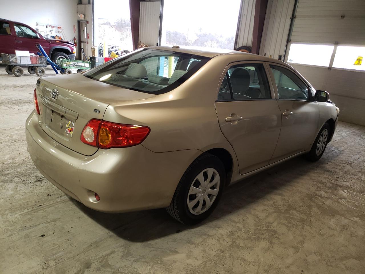 Изображение 3 2010 TOYOTA COROLLA BASE 2010 с VIN 2T1BU4EEXAC270112